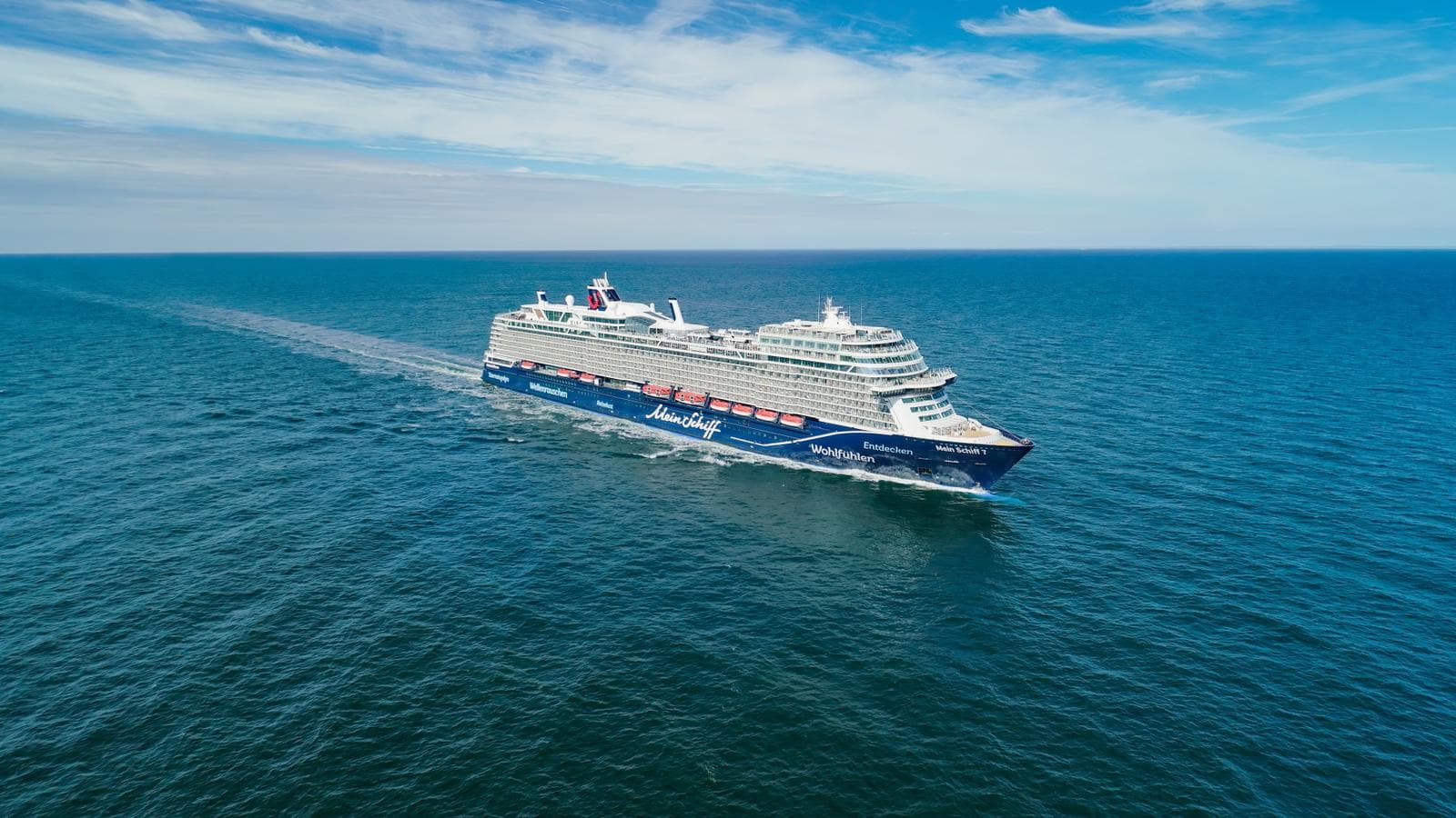 Mein Schiff 7 auf dem Wasser