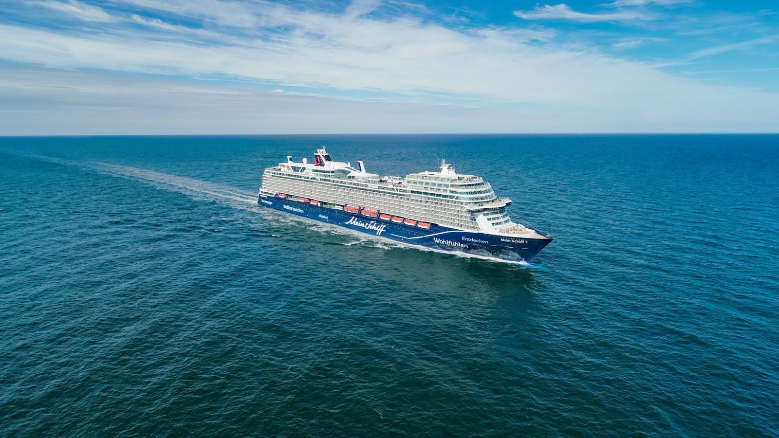 Mein Schiff 7 auf dem Wasser