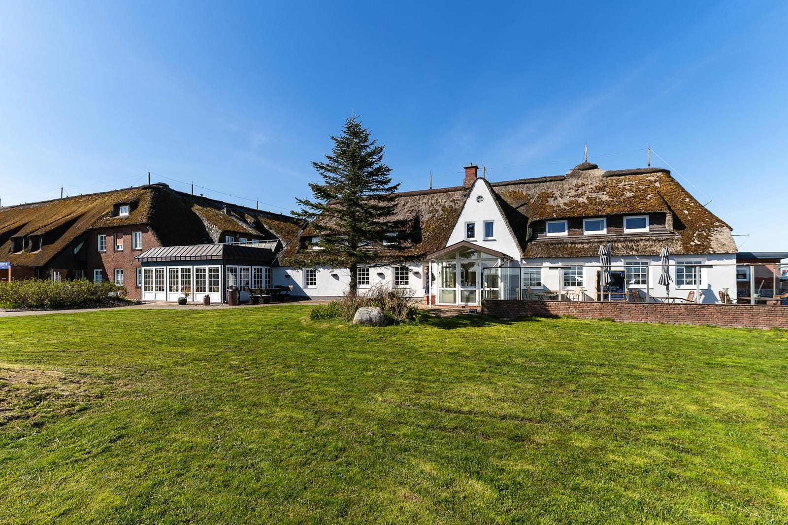 Gemütliches Hotel als Reetdachhaus