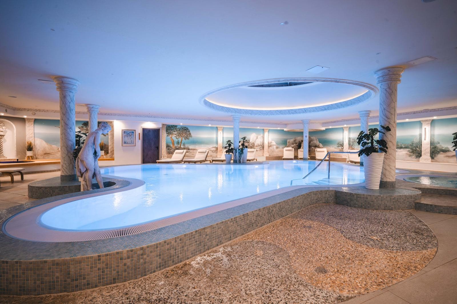 Wellnessbereich Hallenbad
