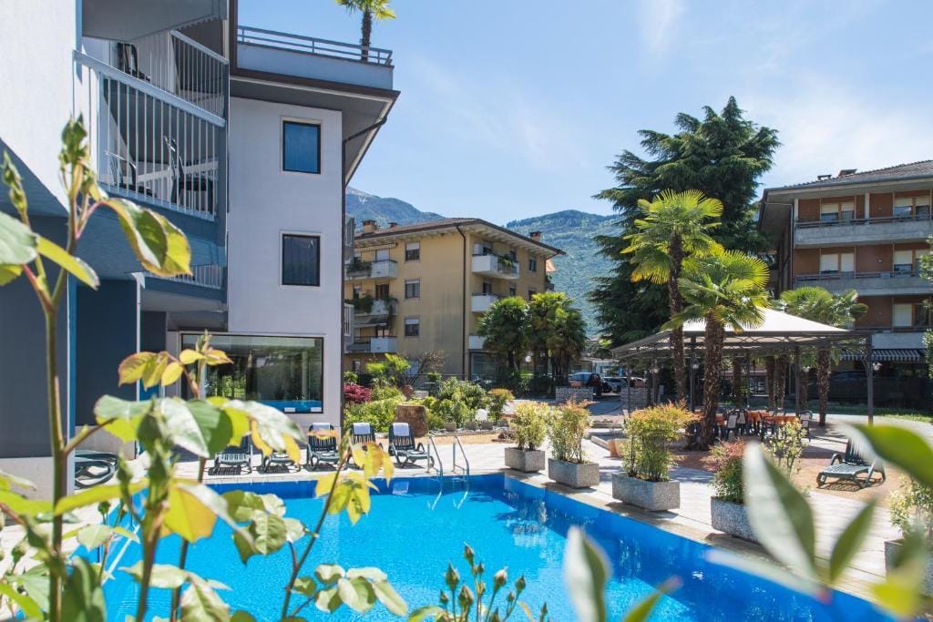 Hotel Arco Smart_pool_außen