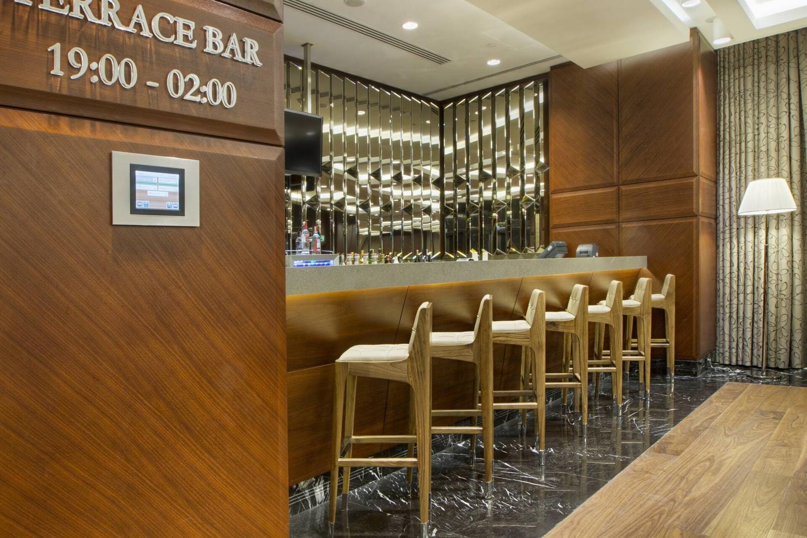 Hotel DoubleTree by Hilton Istanbul-Avcilar, Bar