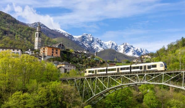 Centovalli-Bahn – Spektakuläre Panoramafahrt ins Tal der hundert Täler