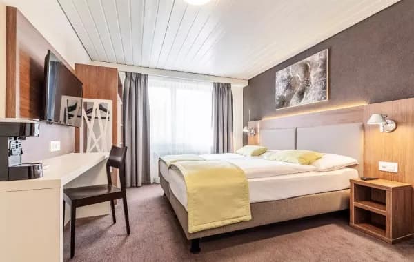 Hotel Schweiz Unterwallis Weinberge Sommer – Hotel Campanile Zimmer, Martigny