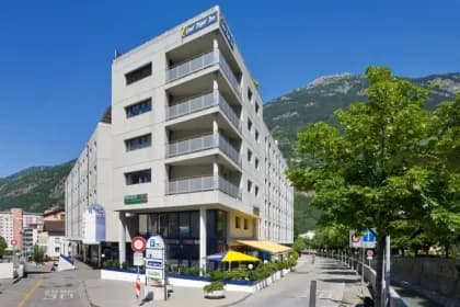 Berghotel Schweiz Oberwallis Sommer – Hotel Good Night Inn Außenansicht, Naters/Brig