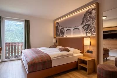 Wanderhotel Schweiz Graubünden Sommer – MANU Lodge Grischuna Zimmer, Graubünden