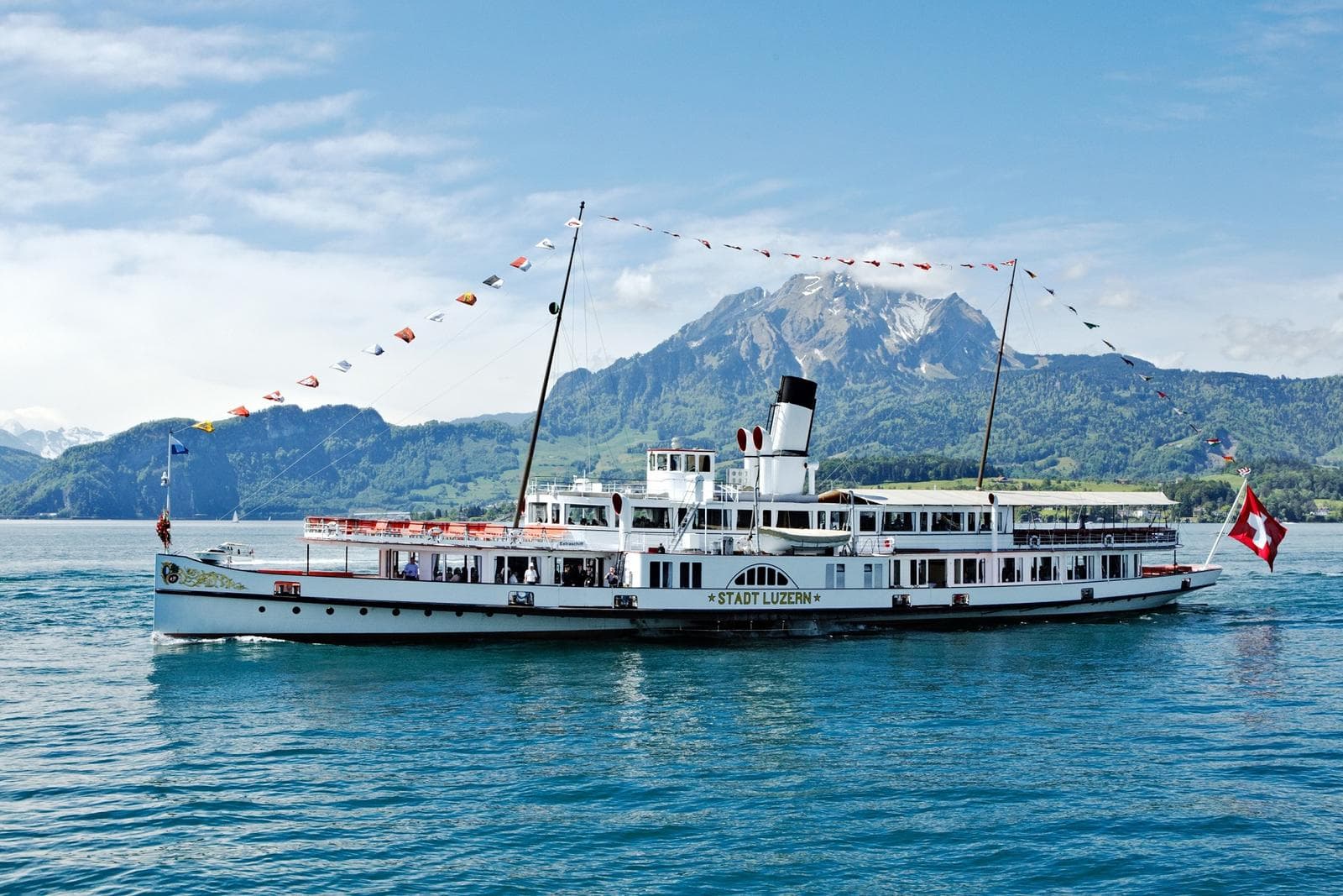 Dampfschiff Stadt Luzern vor dem Pilatus