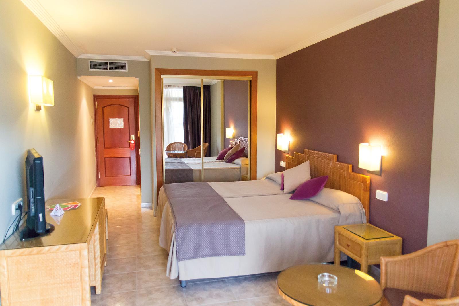 Spanien - Costa Dorada - 4-Sterne-Hotel Palas Pineda_Zimmerbeispiel
