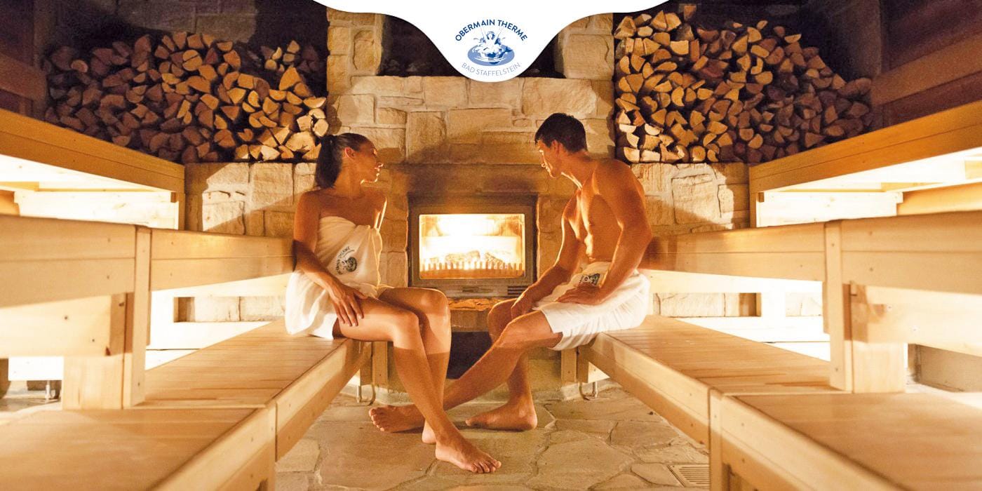 Paar entspannt in Sauna, Obermain Therme, perfekte Erholungsoase