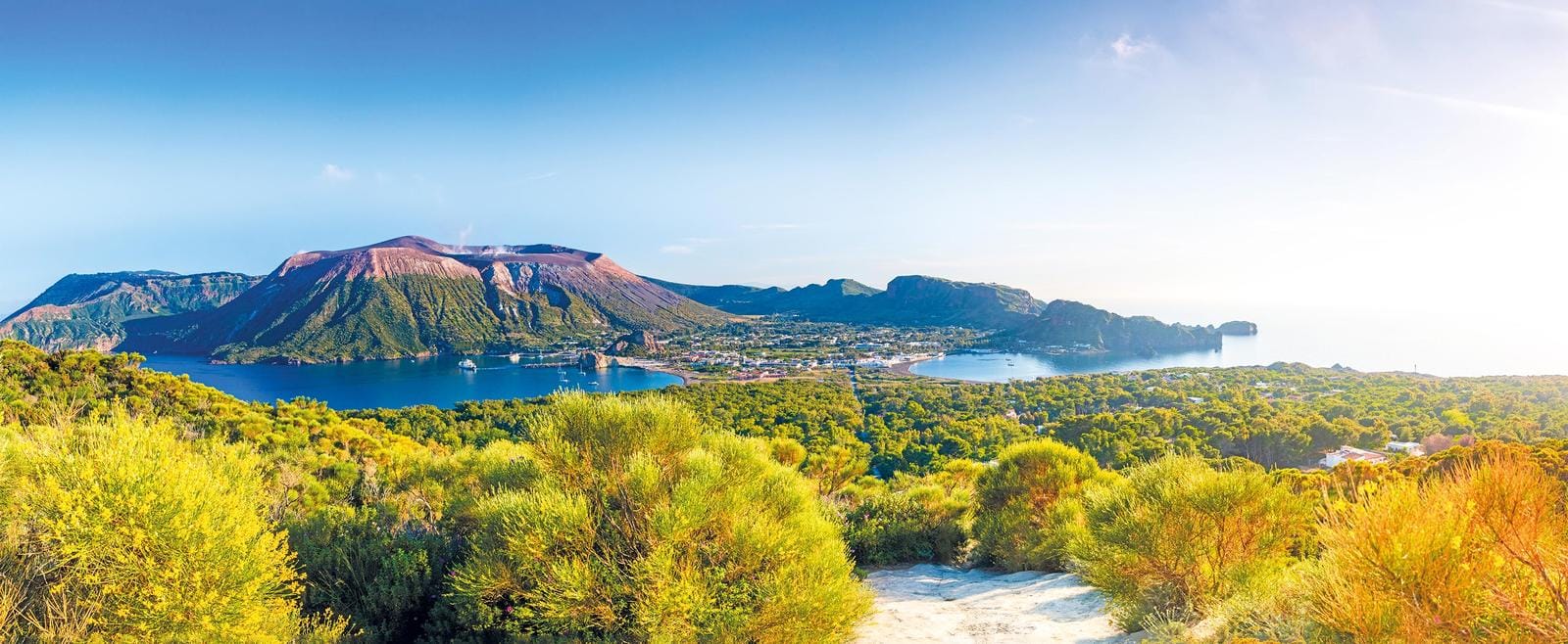 Italien-Sizilien-Blick-auf-die-Liparische-Insel-Vulcano