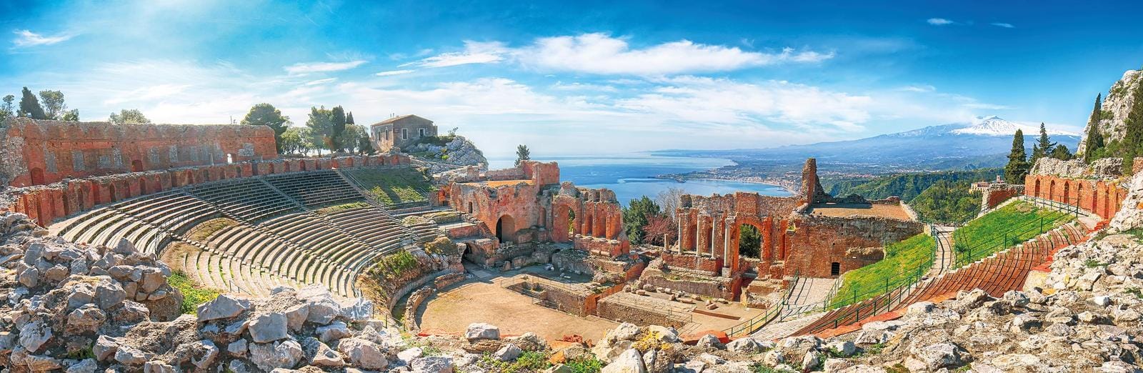Italien-Sizilien-Blick-vom-Teatro-Greco-auf-den-Ätna
