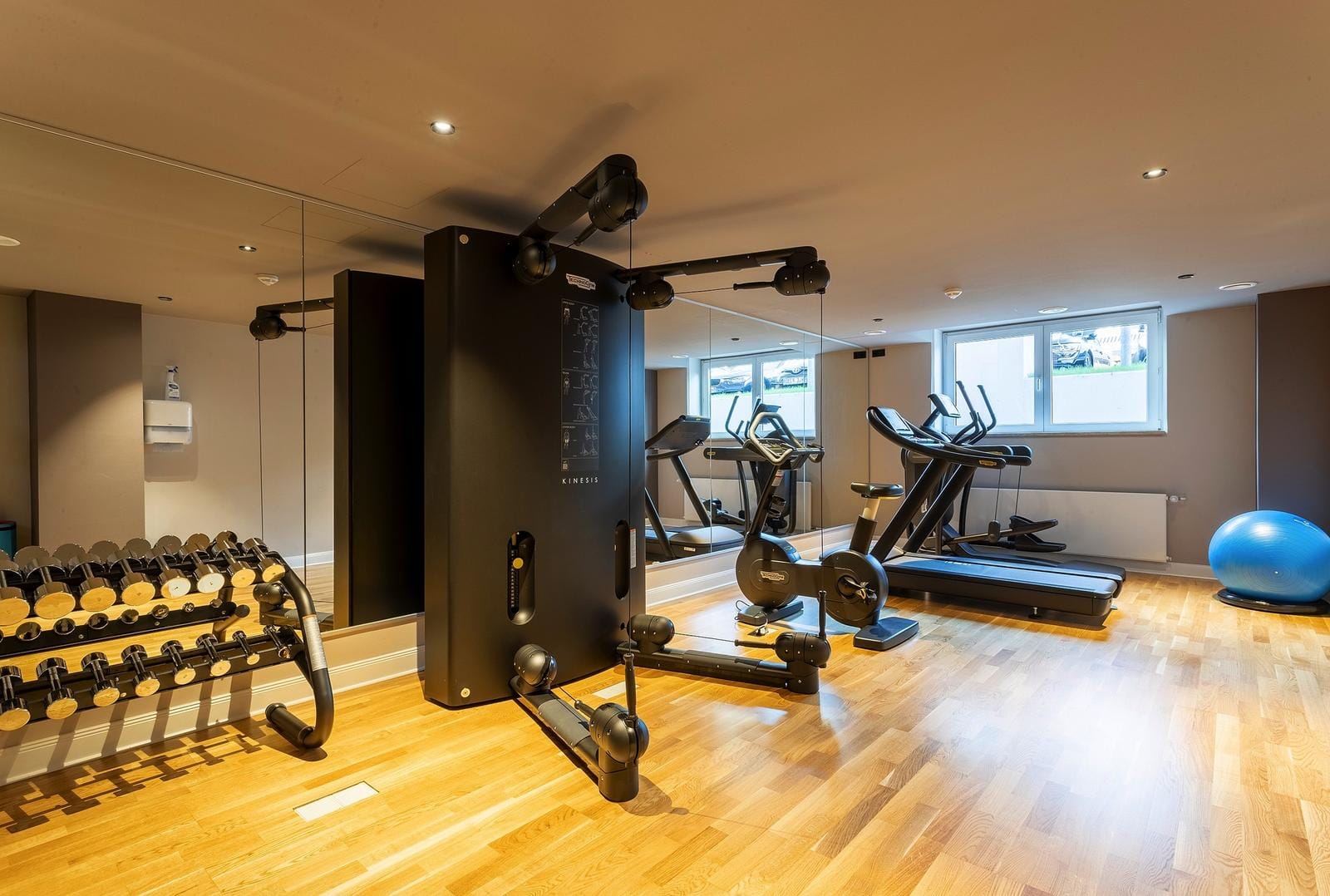 Modernes Fitnessstudio im Country Hotel Timmendorfer Strand