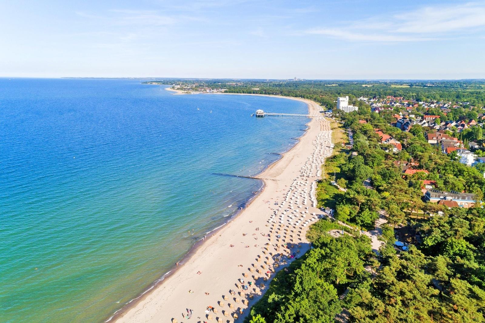 Sonniger Strand am Timmendorfer Strand.