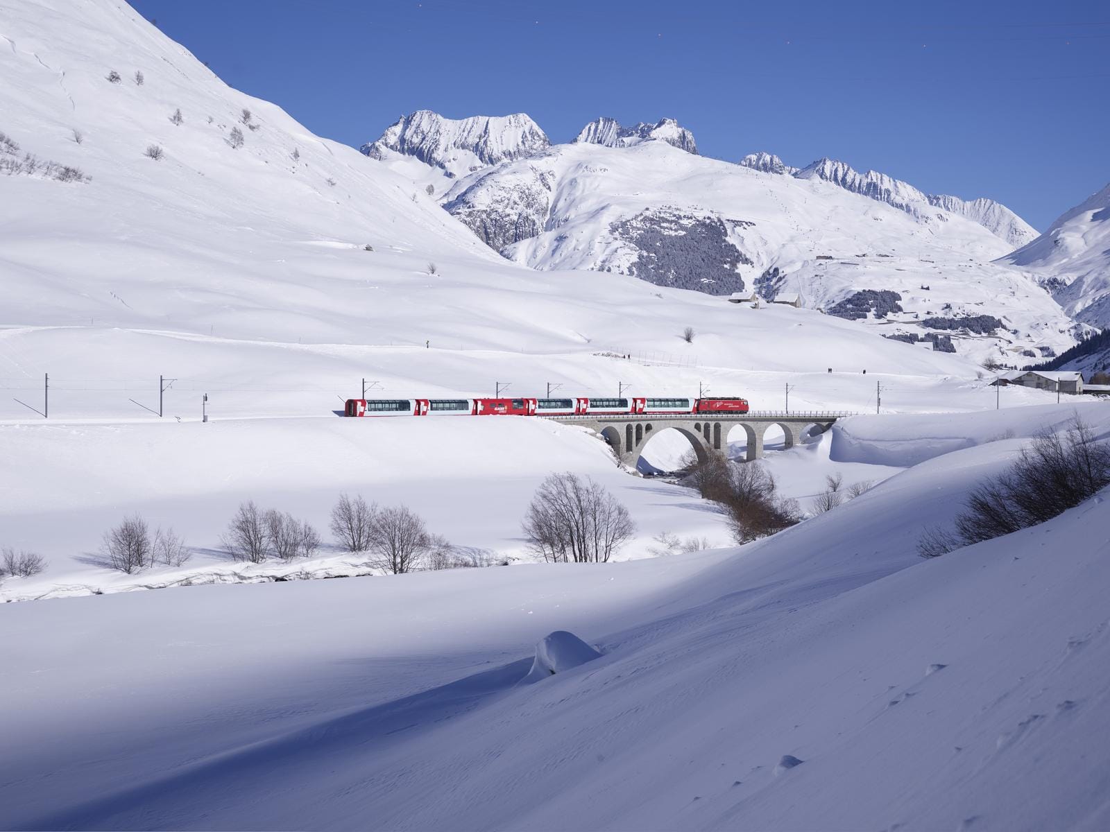 Glacier Express auf dem Oberalppass