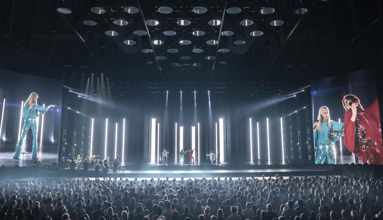 ABBA Voyage, ABBA Arena, London, Konzert mit LED-Bildschirmen, bunter Beleuchtung