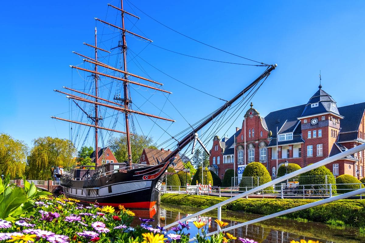Historisches SegelschiffHotel Borchers (& Meyer Werft)