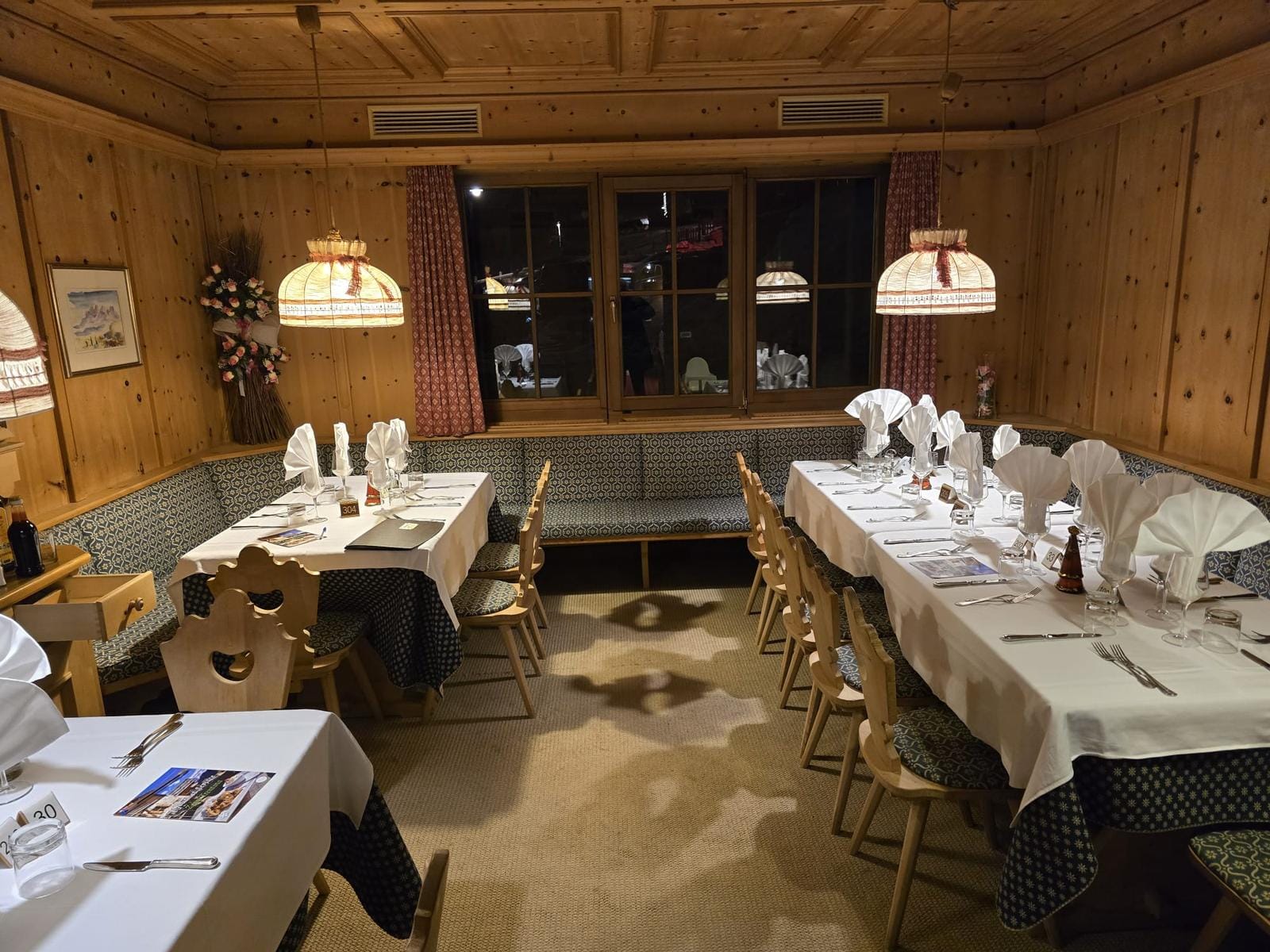 Hotel Dolomites Inn rustikaler Essbreich