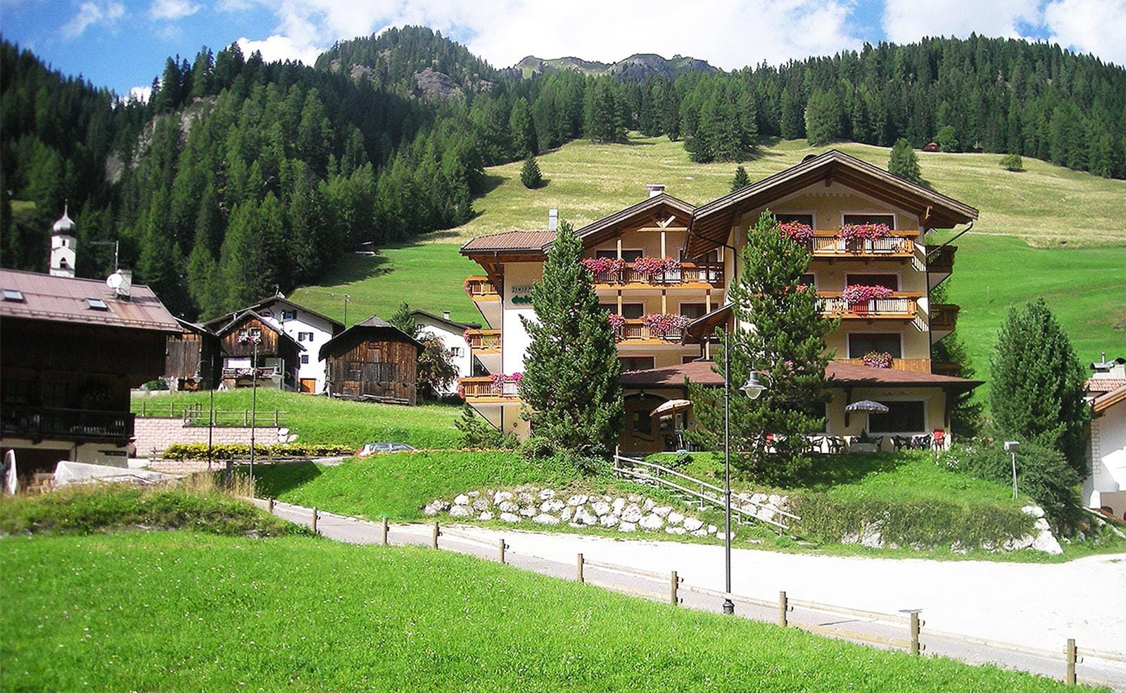 Hotel Dolomites Inn von außen