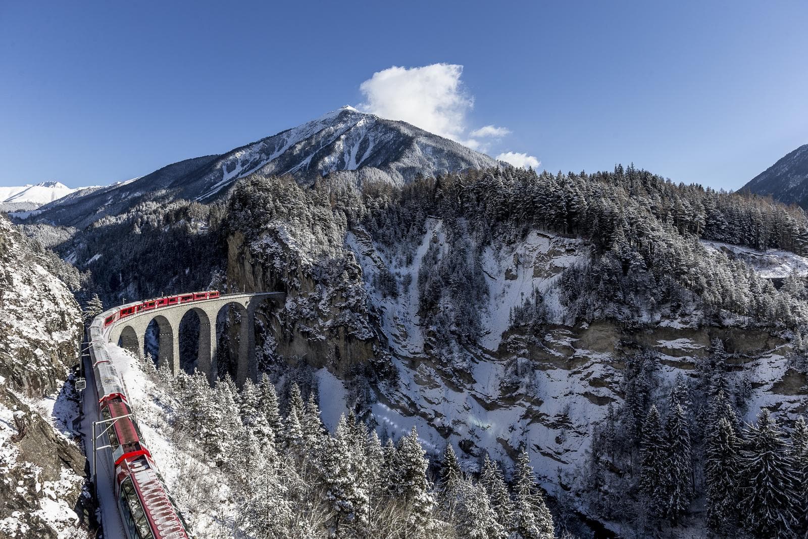 Rhätische Bahn auf dem Landwasserviadukt