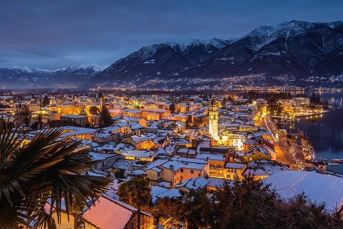 Locarno im Winter bei Nacht