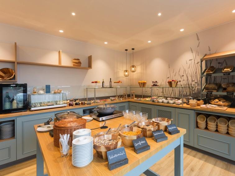 Leckeres Buffet im Koopmanns Hotel und Lädchen Rügen