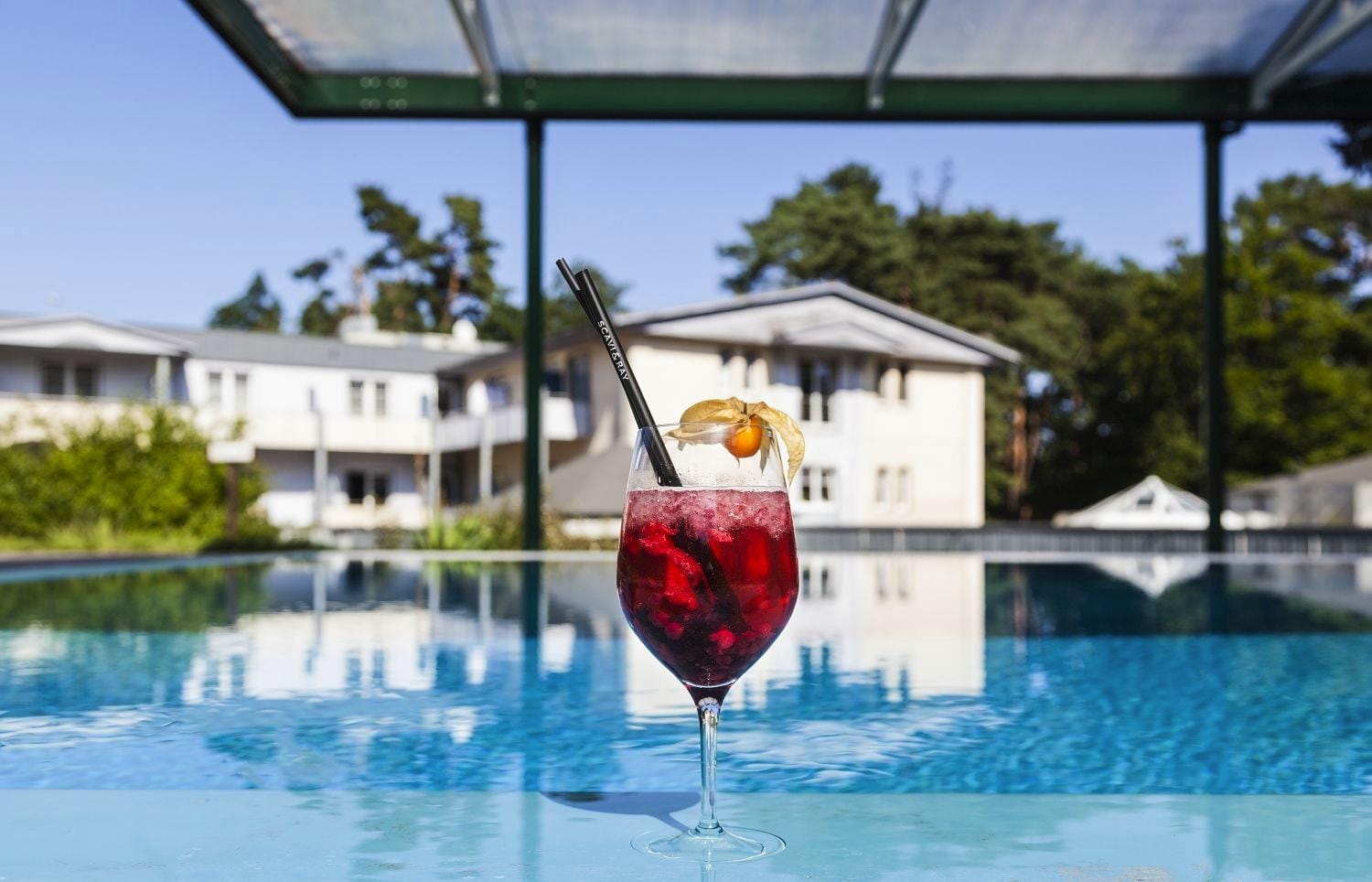 Ostseehotel Villen im Park Getränk am Pool