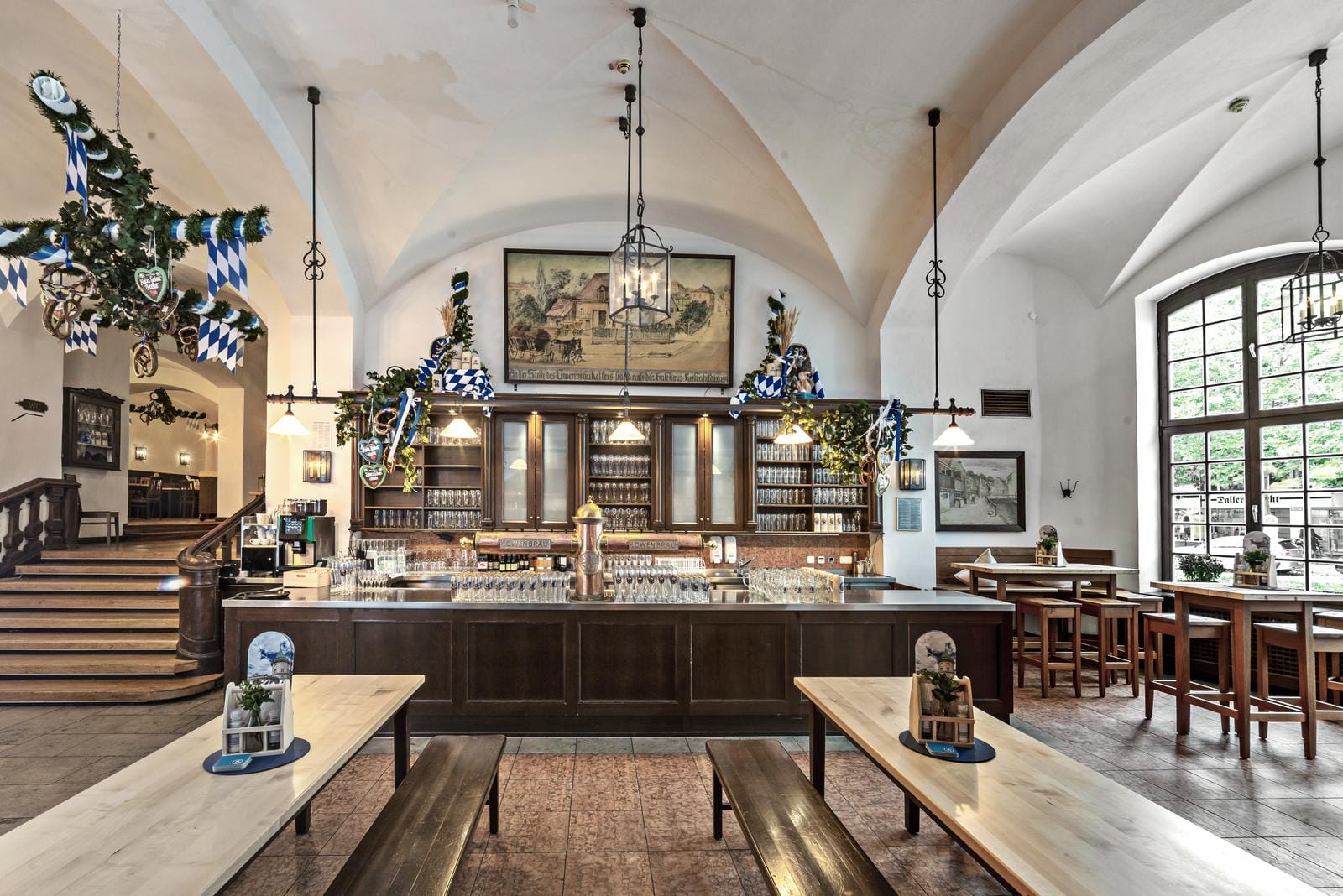 Löwenbräukeller, Restaurant