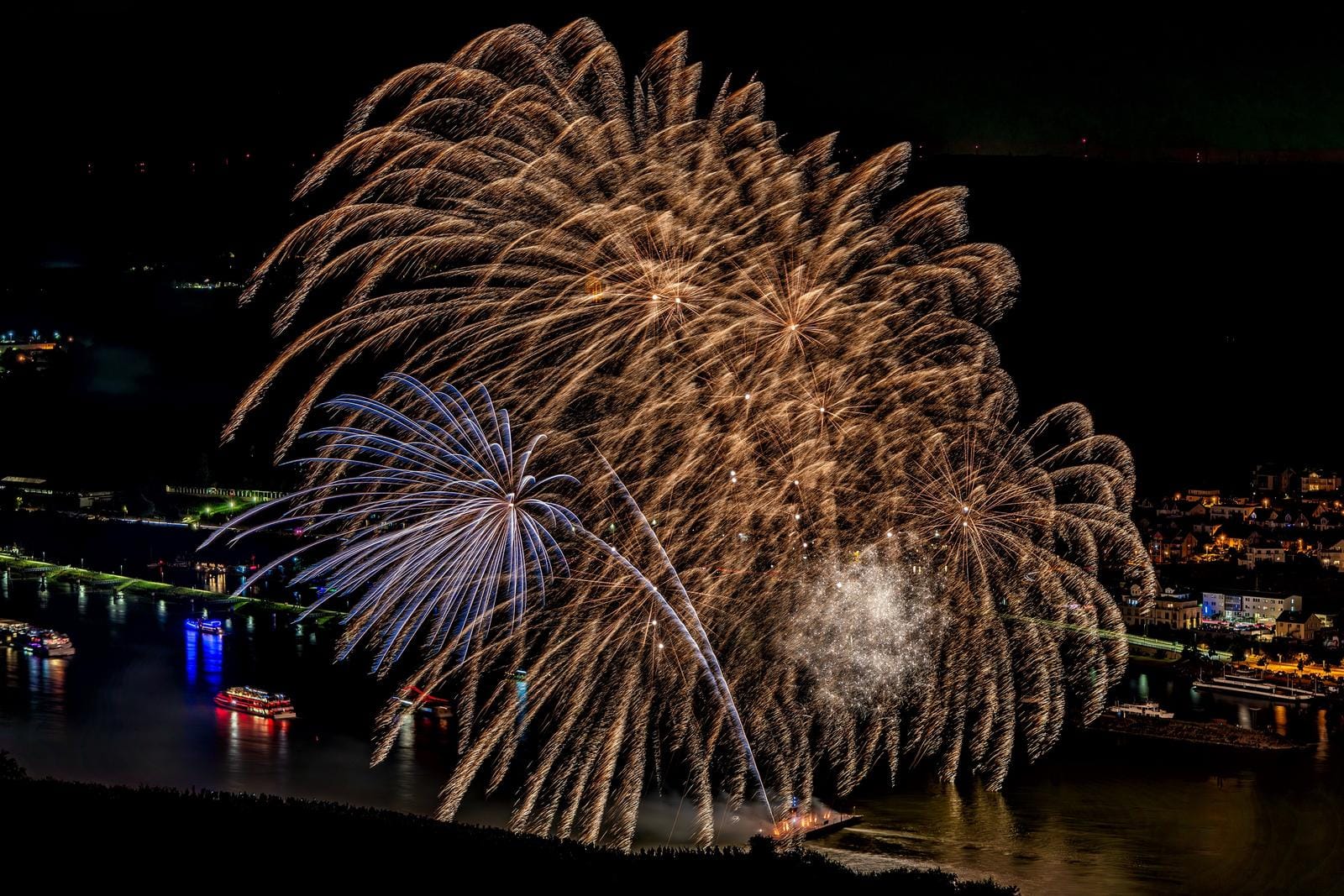 Rhein in Flammen