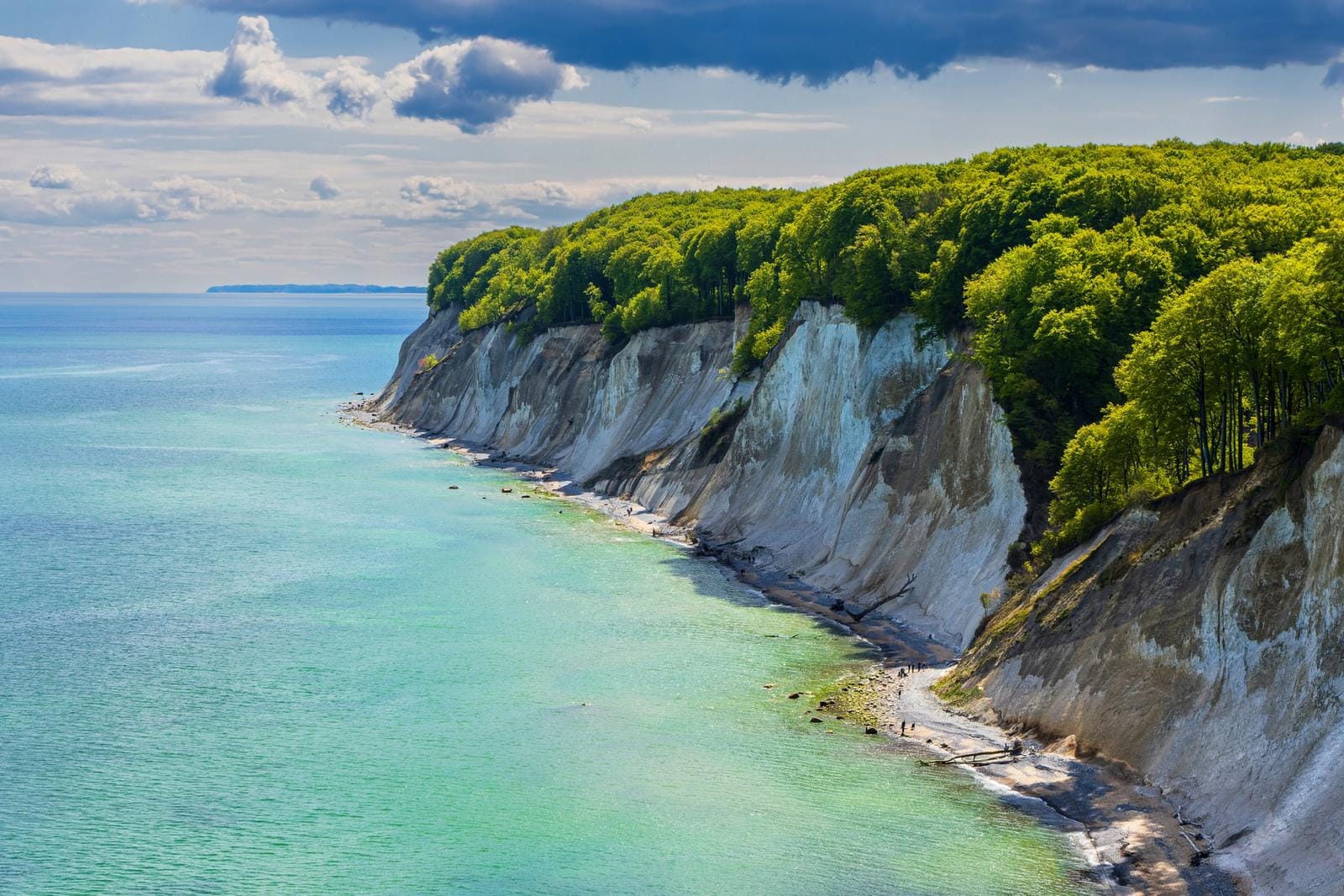 Weiße Kreidefelsen an der Küste von Rügen