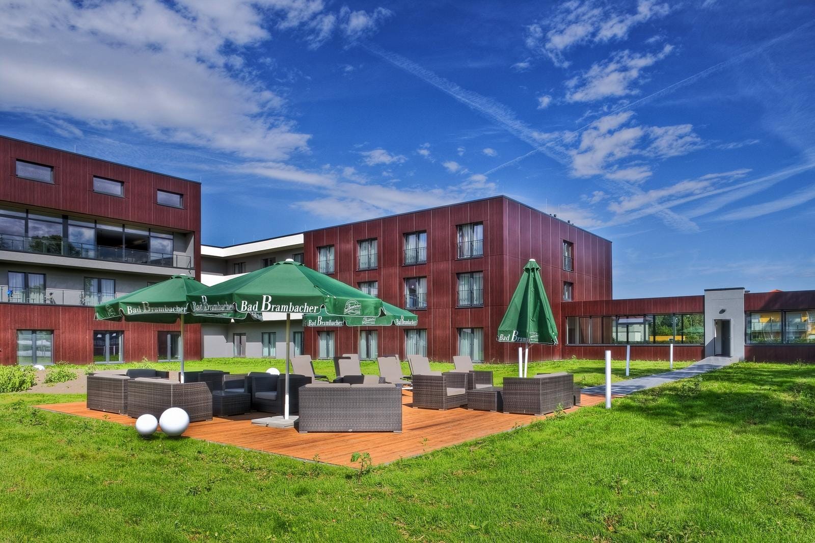 Moderne Hotelanlage mit Terrasse Santé Royale Hotel & Resort Bad Langensalza