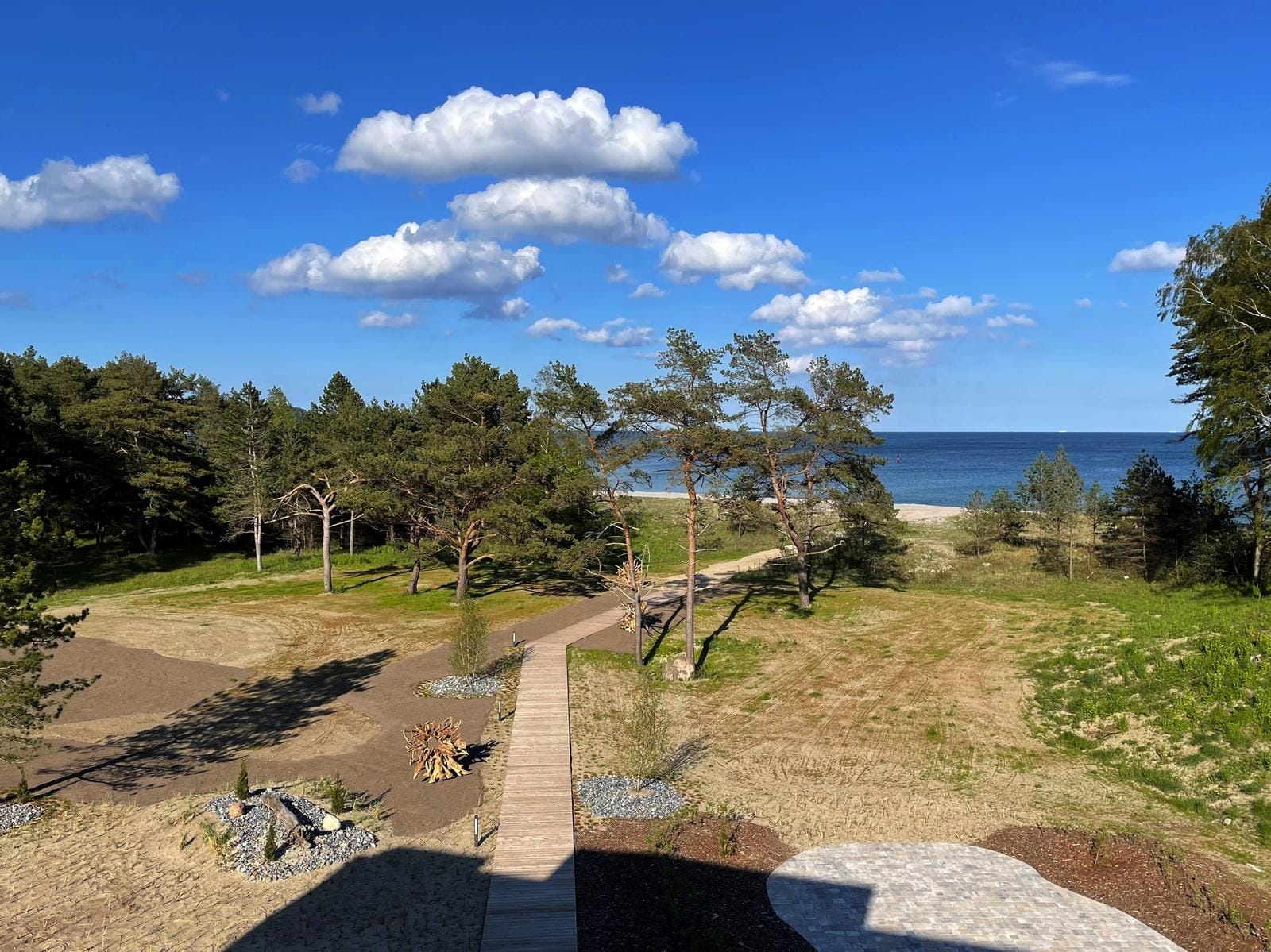 Küstenausblick entlang des Stegs