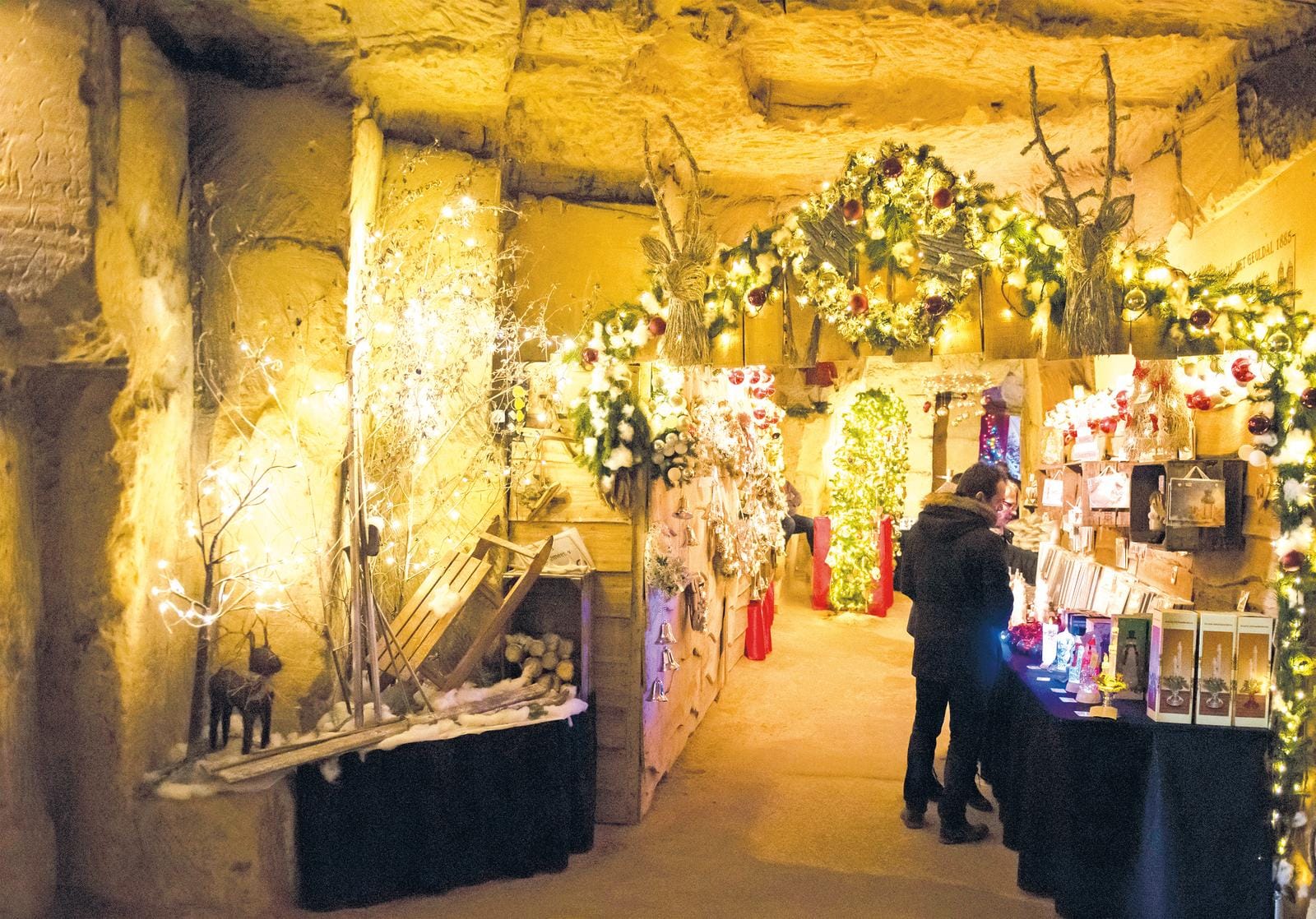 Niederlande-Unterirdischer Weihnachtsmarkt in Valkenburg