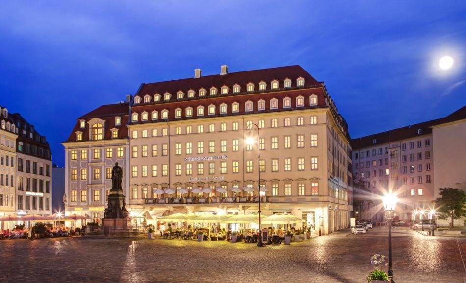 Steigenberger Hotel de Saxe am Abend