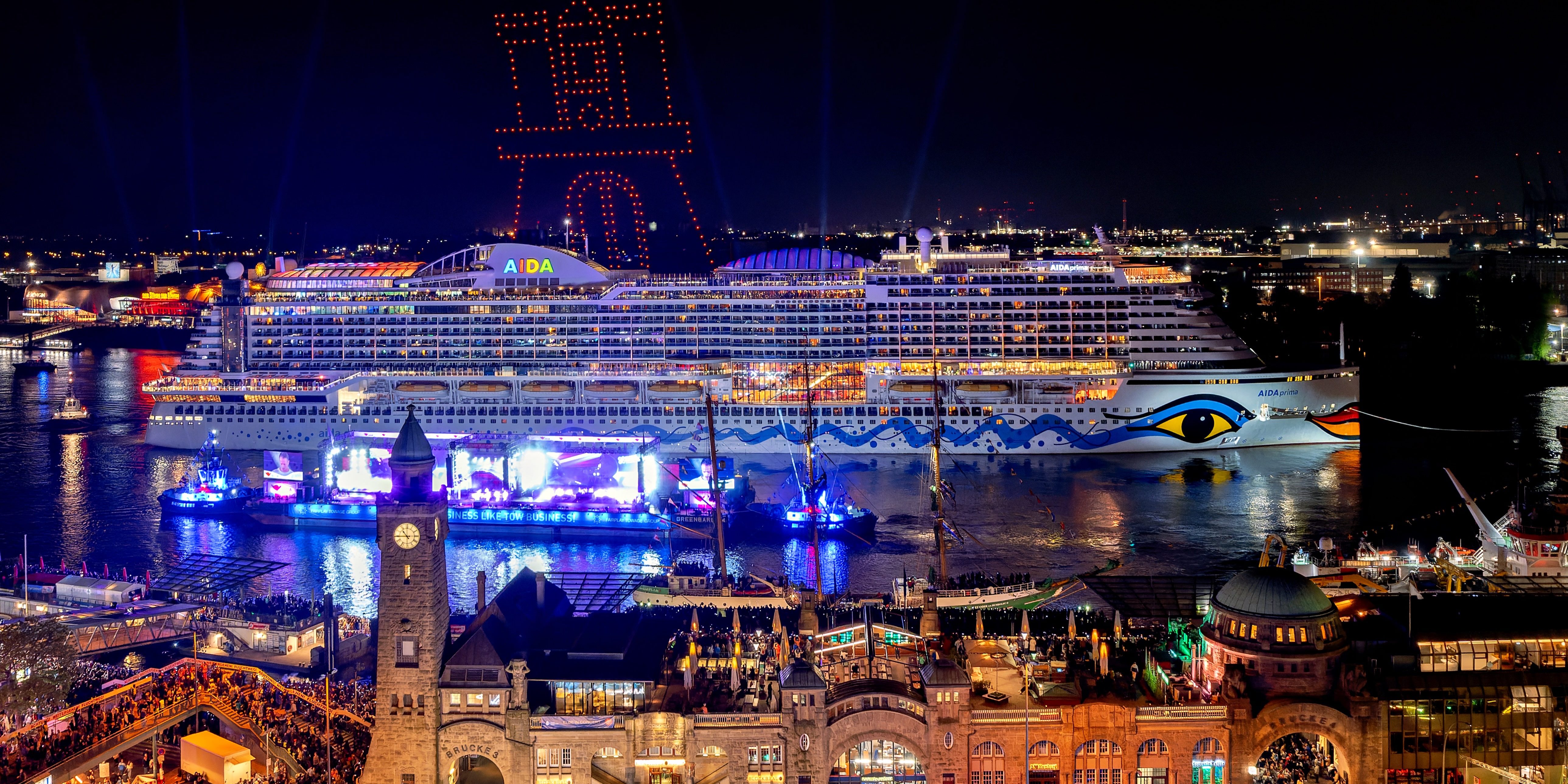 AIDAprima beim 835. Hamburger Hafengeburtstag. (Foto: Christian Lietzmann/AIDA Cruises)